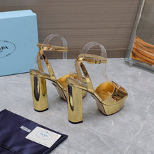 Carregar imagem no visualizador da galeria, Prada Leather Sandal with Platform Gold

