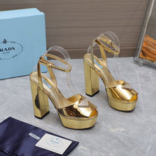 Carregar imagem no visualizador da galeria, Prada Leather Sandal with Platform Gold
