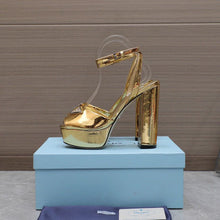 Carregar imagem no visualizador da galeria, Prada Leather Sandal with Platform Gold
