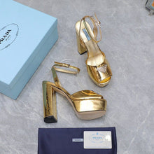 Carregar imagem no visualizador da galeria, Prada Leather Sandal with Platform Gold
