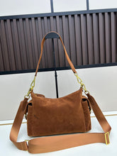 Carregar imagem no visualizador da galeria, Bolsa Prada Explore em camurça
