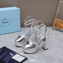 Carregar imagem no visualizador da galeria, Prada Leather Sandal with Platform Silver
