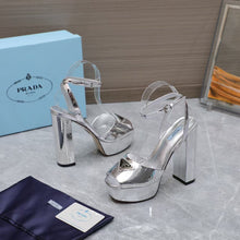 Carregar imagem no visualizador da galeria, Prada Leather Sandal with Platform Silver
