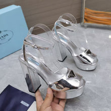Carregar imagem no visualizador da galeria, Prada Leather Sandal with Platform Silver

