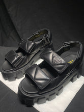 Carregar imagem no visualizador da galeria, Sandália Prada Flatform Em Couro Napa Preto
