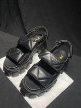 Carregar imagem no visualizador da galeria, Sandália Prada Flatform Em Couro Napa Preto

