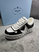 Carregar imagem no visualizador da galeria, Prada Downtown
