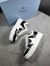 Carregar imagem no visualizador da galeria, Prada Downtown
