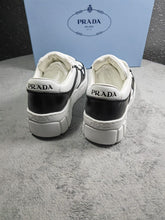 Carregar imagem no visualizador da galeria, Prada Downtown

