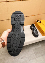 Carregar imagem no visualizador da galeria, Sapato Louis Vuitton
