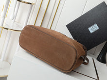 Carregar imagem no visualizador da galeria, BOLSA PRADA SCAMOSCIATO CAMURÇA BUCKLE BEGE
