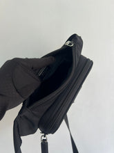 Carregar imagem no visualizador da galeria, Bolsa carteiro Re-Nylon
