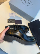 Carregar imagem no visualizador da galeria, Sapato Prada Black
