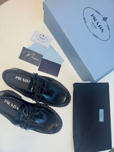 Carregar imagem no visualizador da galeria, Sapato Prada Black
