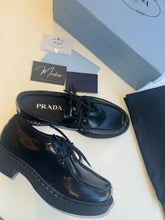 Carregar imagem no visualizador da galeria, Sapato Prada Black
