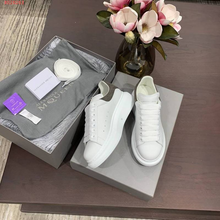 Carregar imagem no visualizador da galeria, Tênis Alexander McQueen Branco/Camurça Cinza
