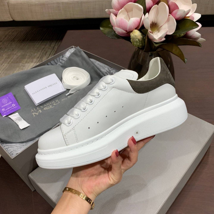 Tênis Alexander McQueen Branco/Camurça Cinza