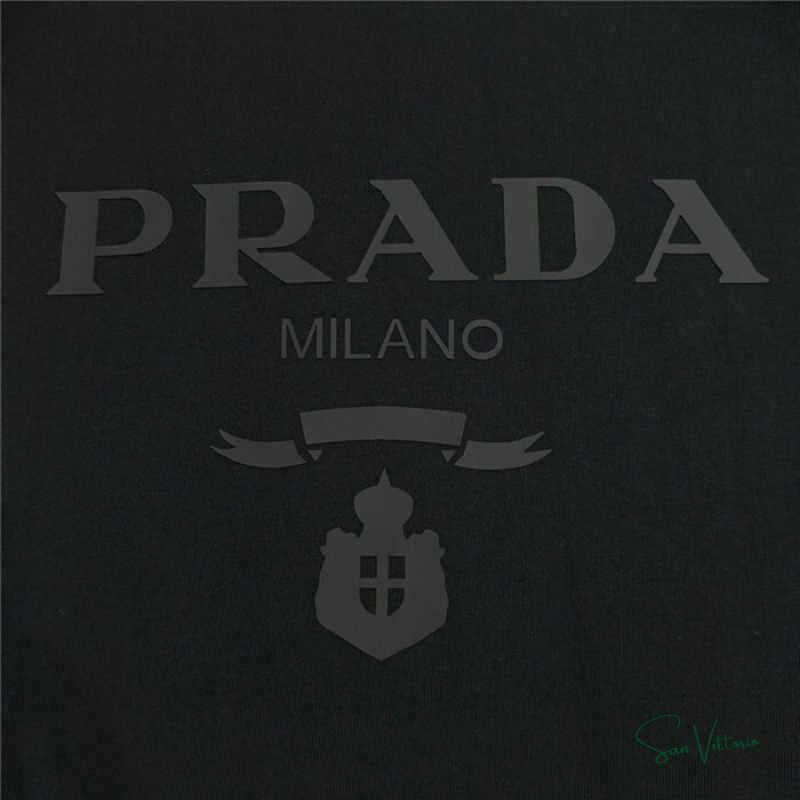 Camiseta com Logo Prada
