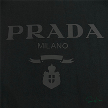Carregar imagem no visualizador da galeria, Camiseta com Logo Prada

