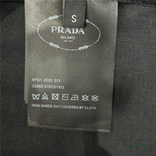Carregar imagem no visualizador da galeria, Camiseta com Logo Prada
