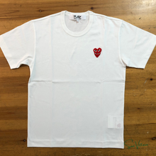 Carregar imagem no visualizador da galeria, Camiseta &quot;Family Heart&quot; CDG (Open Box)
