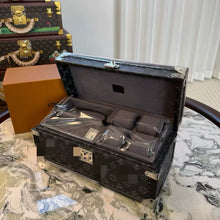 Carregar imagem no visualizador da galeria, Bau Cofre Tresor 24 Louis Vuitton
