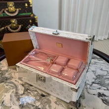 Carregar imagem no visualizador da galeria, Bau Cofre Tresor 24 Louis Vuitton
