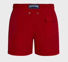 Carregar imagem no visualizador da galeria, Shorts de Banho Masculino com Estampa Reativa à Água Vilebrequin – Ronde des Tortues Vermelho
