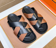 Carregar imagem no visualizador da galeria, Sandália "Kazimir" Hermes Black/Marrom
