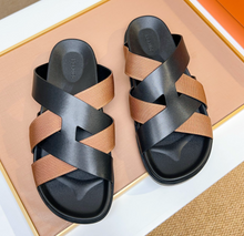 Carregar imagem no visualizador da galeria, Sandália "Kazimir" Hermes Black/Marrom
