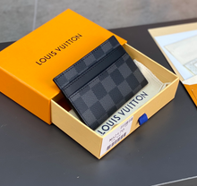 Carregar imagem no visualizador da galeria, Porta-cartões Louis Vuitton
