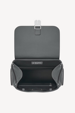 Carregar imagem no visualizador da galeria, Mochila Rimowa Cinza
