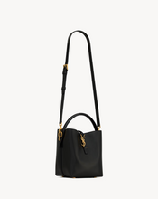 Carregar imagem no visualizador da galeria, Bolsa Yves Saint Laurent Preta LE 37 SMALL
