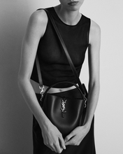 Carregar imagem no visualizador da galeria, Bolsa Yves Saint Laurent Preta LE 37 SMALL
