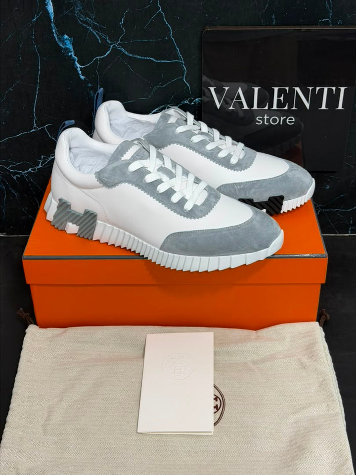 Zapatillas Herm blancas y grises