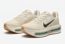 Carregar imagem no visualizador da galeria, Nike Vomero Premium - Bege
