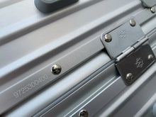 Carregar imagem no visualizador da galeria, Mala Rimowa Classic Cabin
