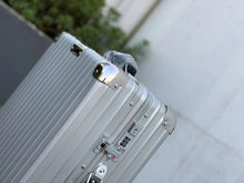 Carregar imagem no visualizador da galeria, Mala Rimowa Classic Cabin
