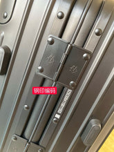 Carregar imagem no visualizador da galeria, Mala Rimowa Cabin Alumin Black
