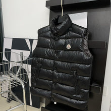 Carregar imagem no visualizador da galeria, Moncler Down Vest Tibb
