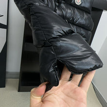 Carregar imagem no visualizador da galeria, Moncler Down Vest Tibb

