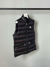 Carregar imagem no visualizador da galeria, Moncler Down Vest Gui
