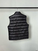 Carregar imagem no visualizador da galeria, Moncler Down Vest Gui
