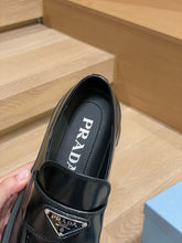 Carregar imagem no visualizador da galeria, Prada Brushed Leather Monolith Loafers

