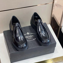 Carregar imagem no visualizador da galeria, Sapato Prada Black
