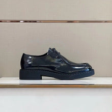 Carregar imagem no visualizador da galeria, Sapato Prada Black
