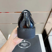 Carregar imagem no visualizador da galeria, Sapato Prada Black

