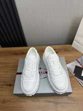 Carregar imagem no visualizador da galeria, Prada Leather Sneaker White
