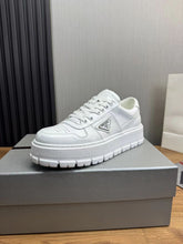 Carregar imagem no visualizador da galeria, Prada Leather Sneaker White
