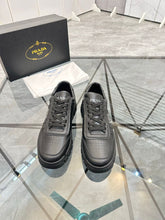 Carregar imagem no visualizador da galeria, Prada Leather Black

